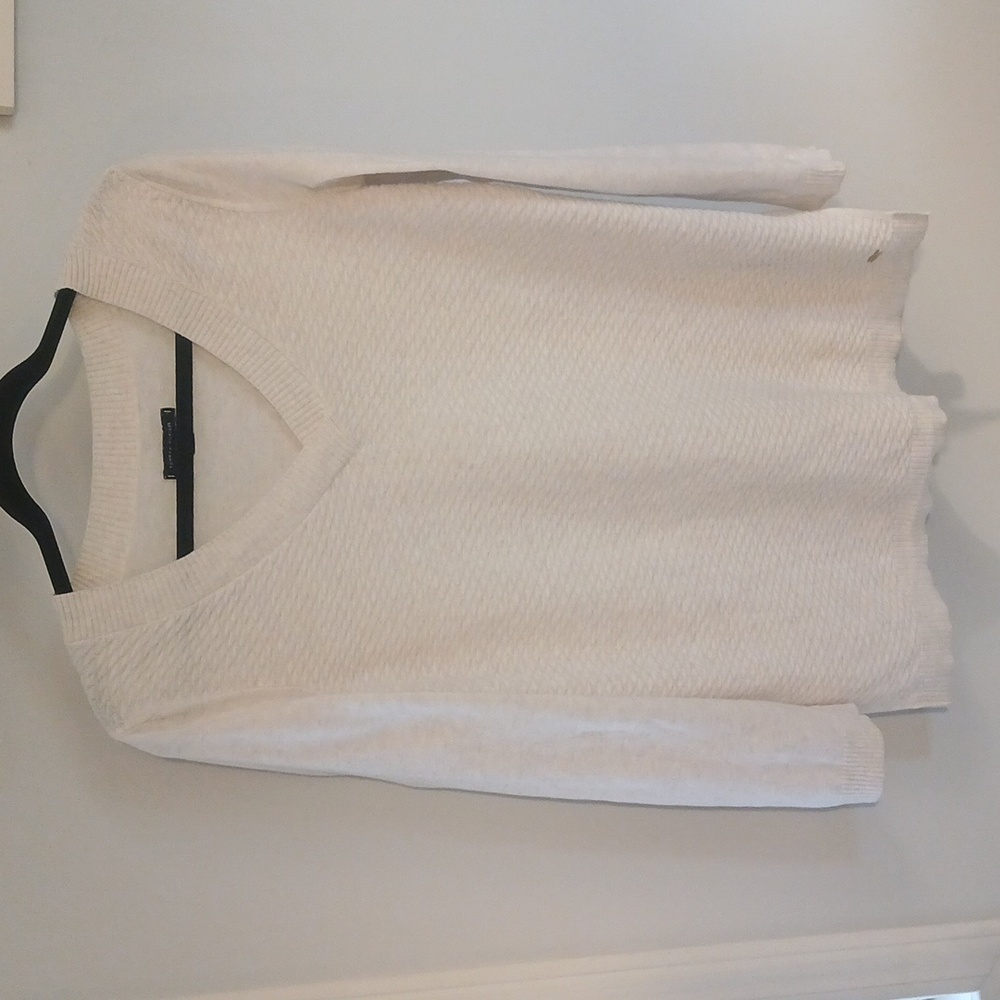 Tommy Hilfiger Size M Cream V-Neck Sweater
